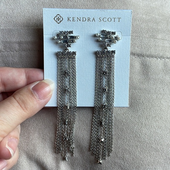 KENDRA SCOTT NWT Madelyn Statement Tassel Earrings SILVER Rhodium fringe - Picture 8 of 8